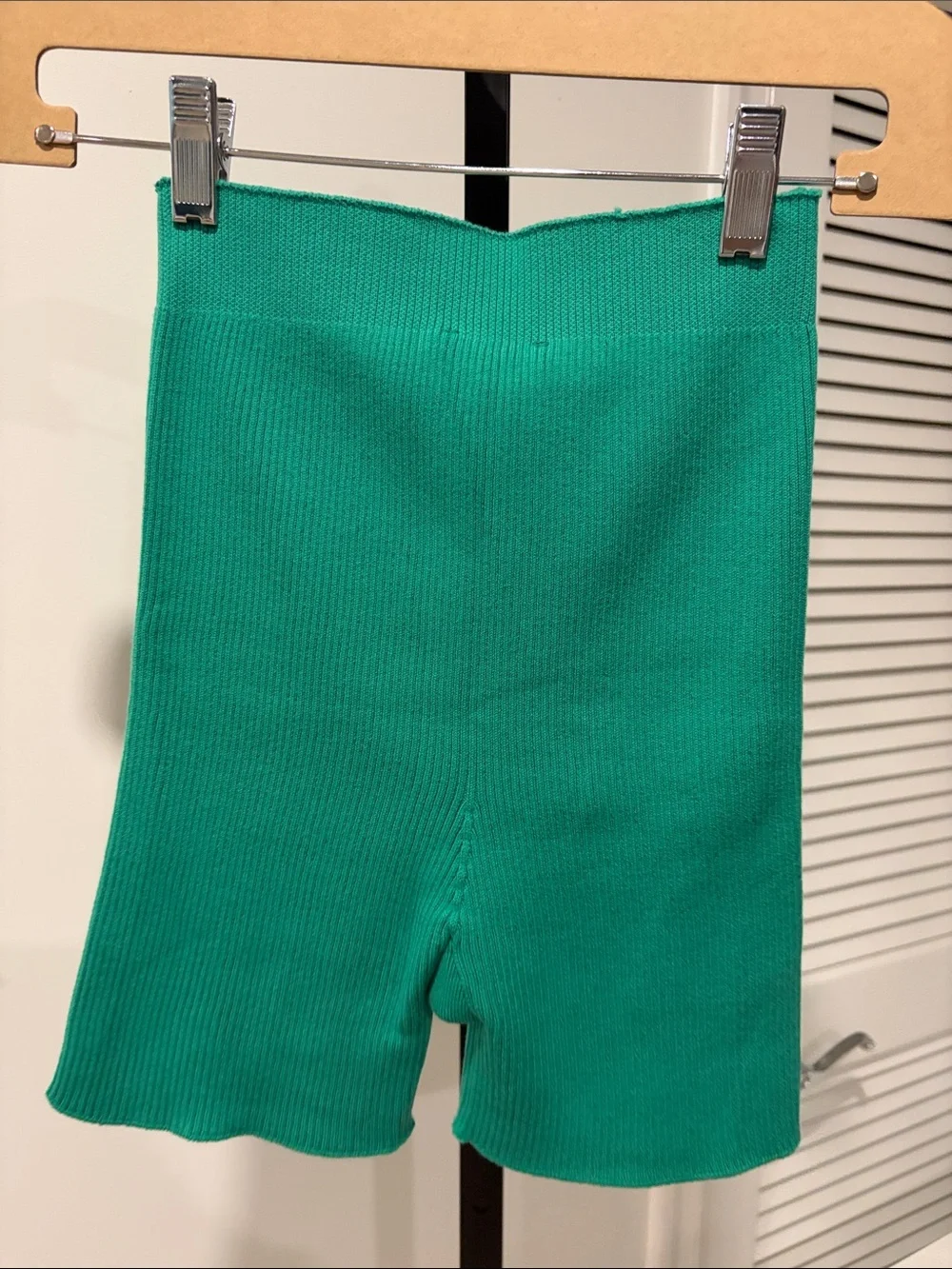 ZARA Knit High waisted Seamless Shorts – Emrald Green – NWT